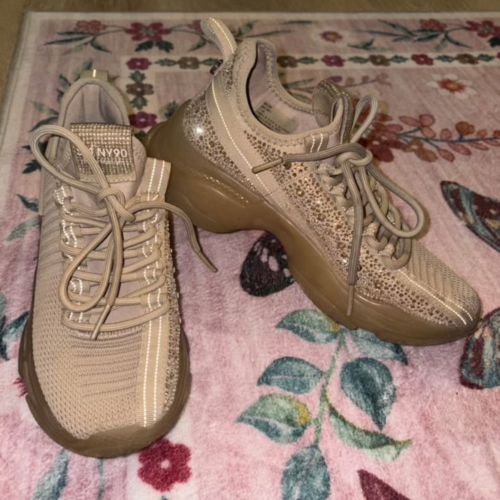 Maxima Shimmering Taupe Sneakers